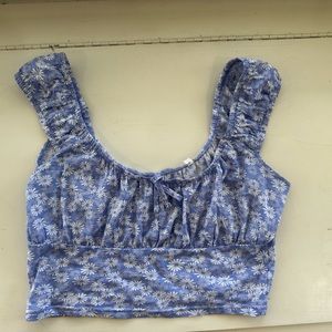 Me to We blue floral crop top